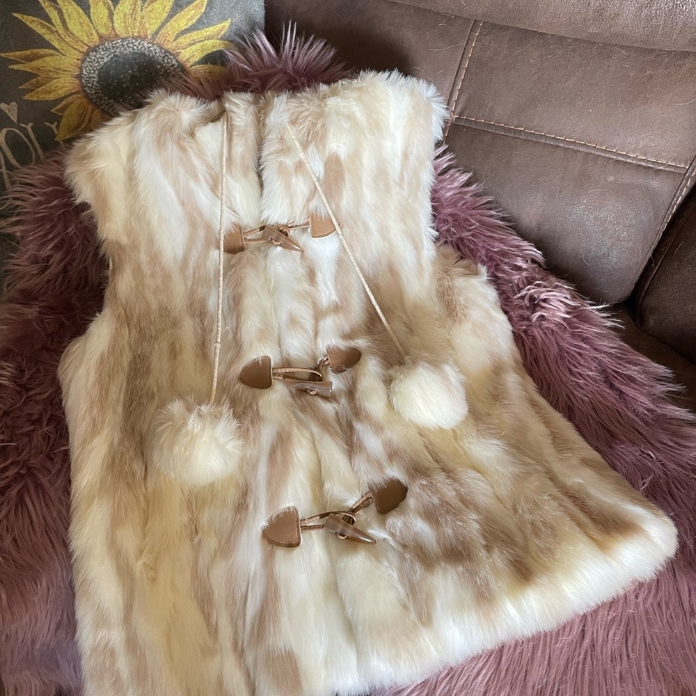 Pamela McCoy Cream Faux Fur Vest with hood